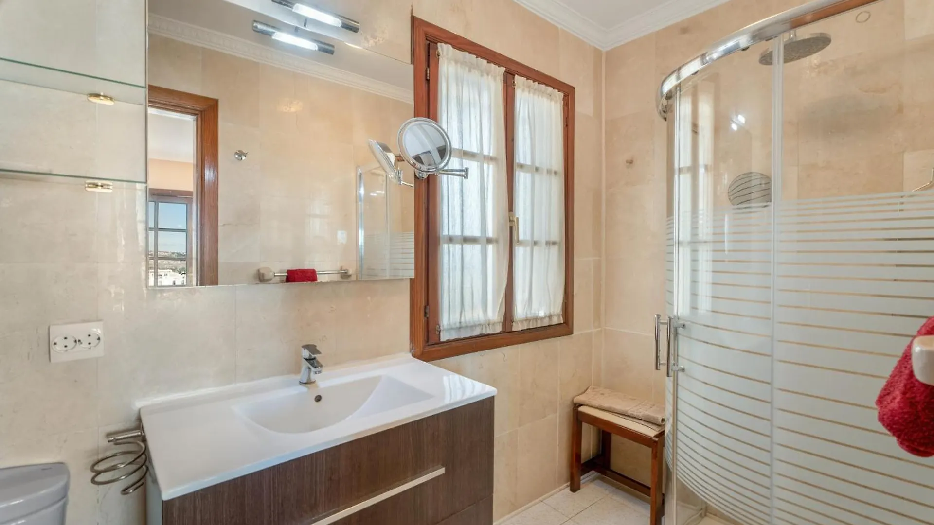 Exclusive Las Americas Property 아데제