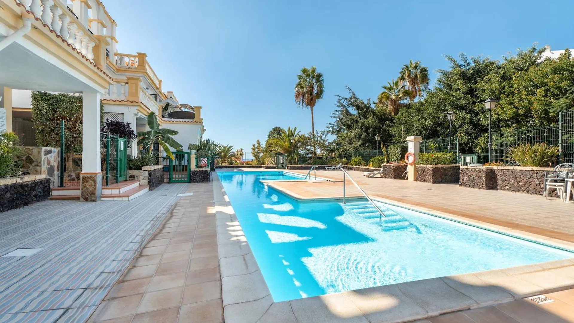 Exclusive Las Americas Property 아데제 아파트