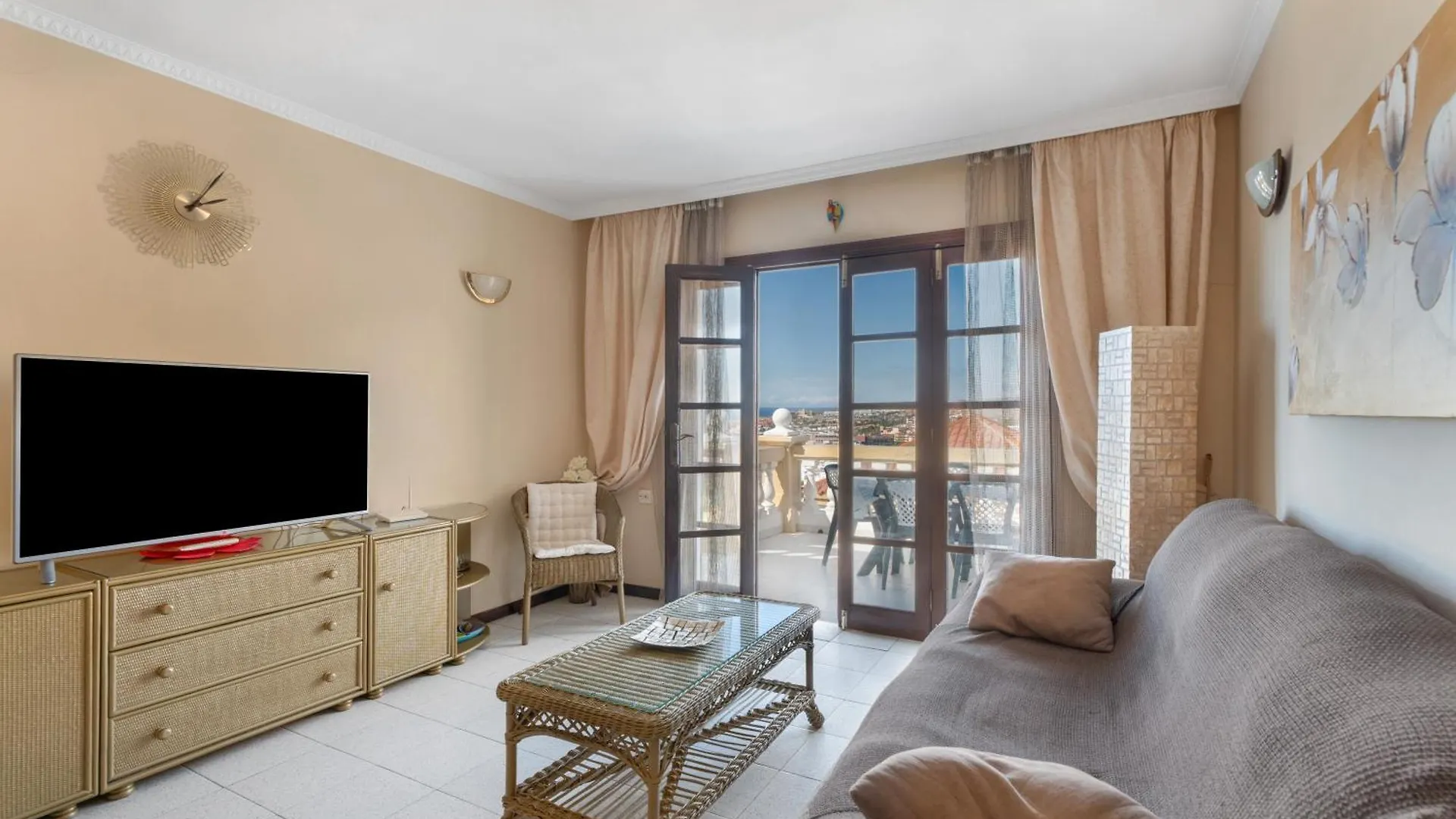 Exclusive Las Americas Property 아데제 아파트